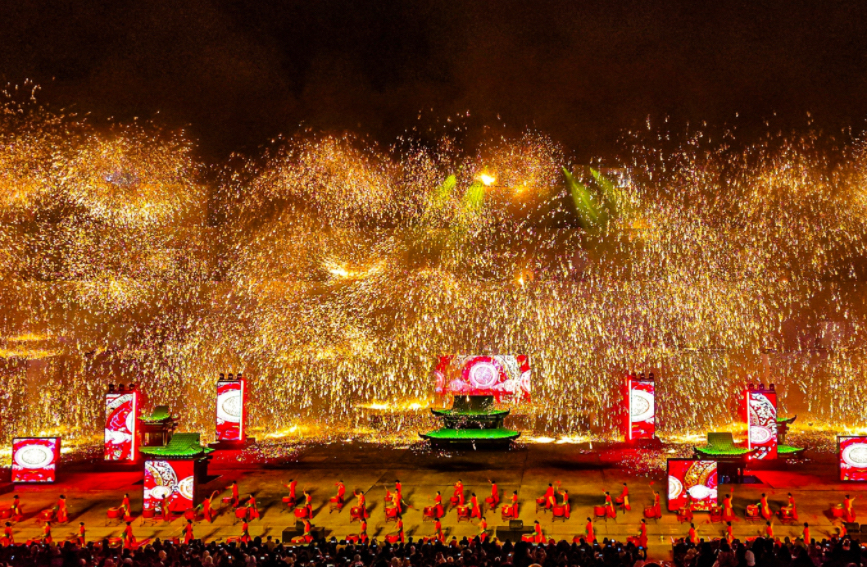 行进中国 | 铁花“打”出个亿元村